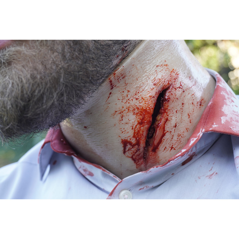 Simulatore di ferita da lacerazione al collo indossabile